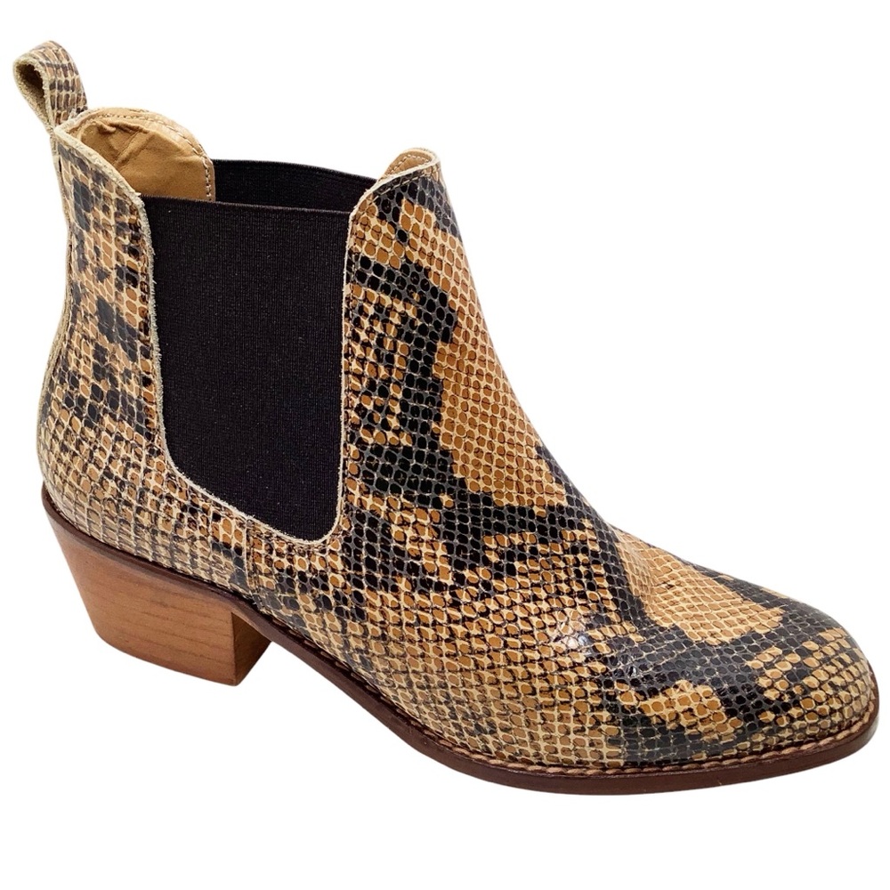 {Steve Madden} Chaselyn Leather Ankle Bootie
